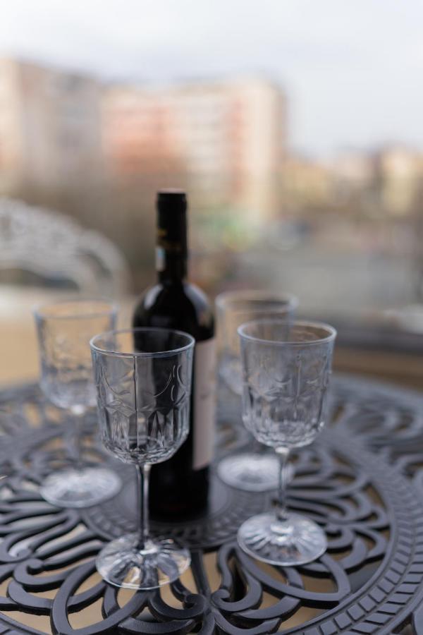 Central Apartments With City View & Large Balcony Bucharest Exterior photo
