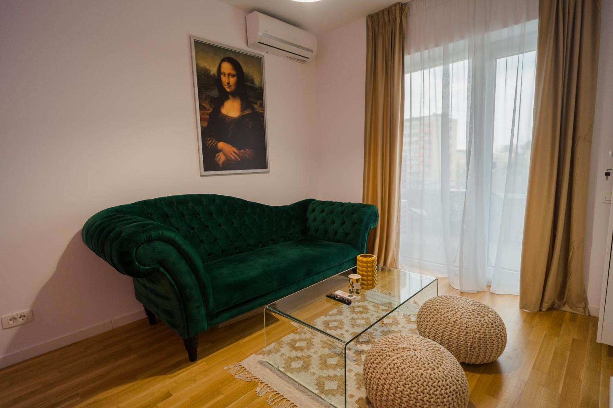 Central Apartments With City View & Large Balcony Bucharest Exterior photo