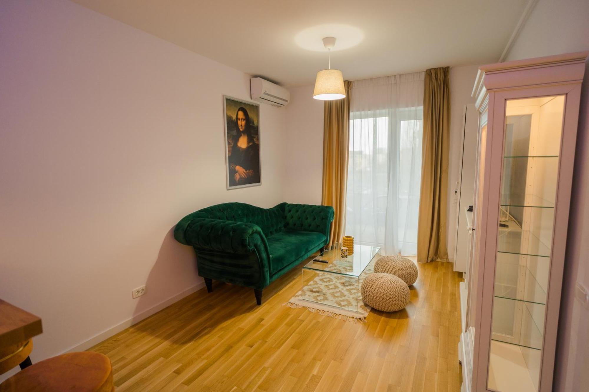 Central Apartments With City View & Large Balcony Bucharest Exterior photo