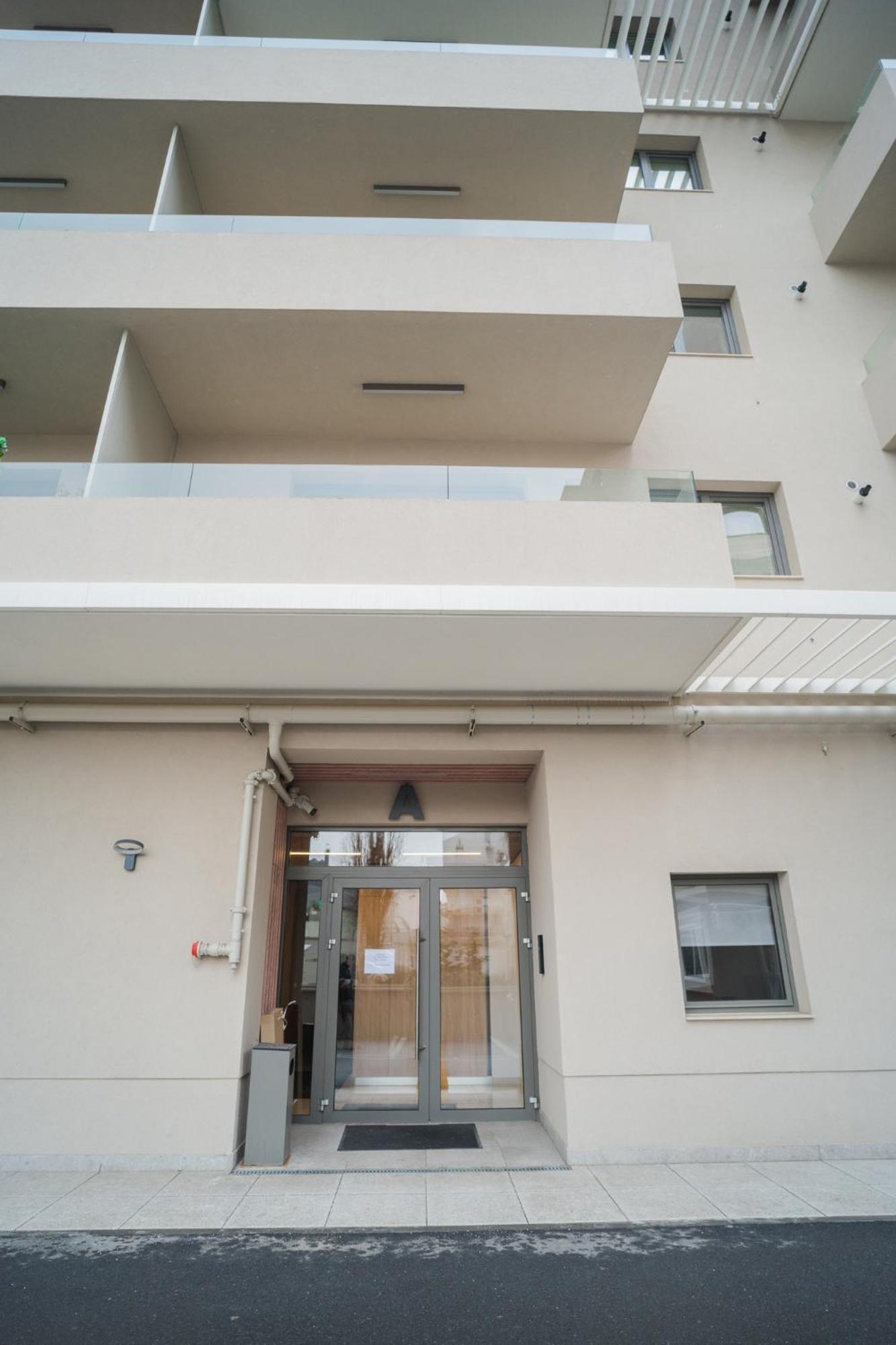 Central Apartments With City View & Large Balcony Bucharest Exterior photo