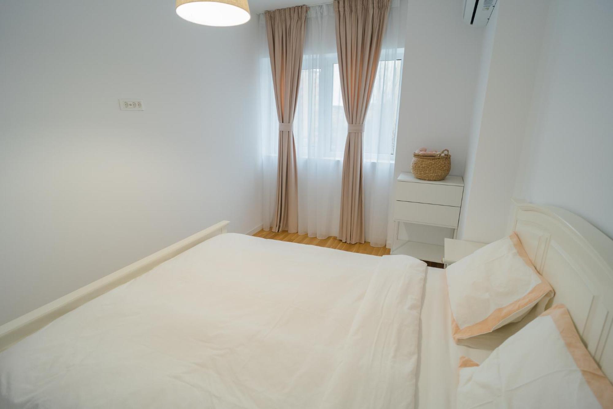 Central Apartments With City View & Large Balcony Bucharest Exterior photo